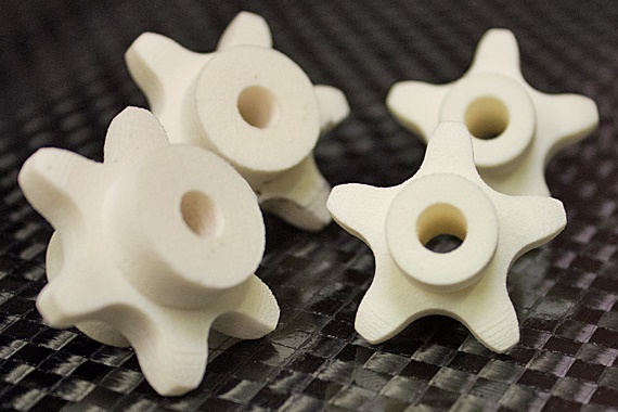 Напечатанные на 3D-принтере зубчатые колеса из полимера